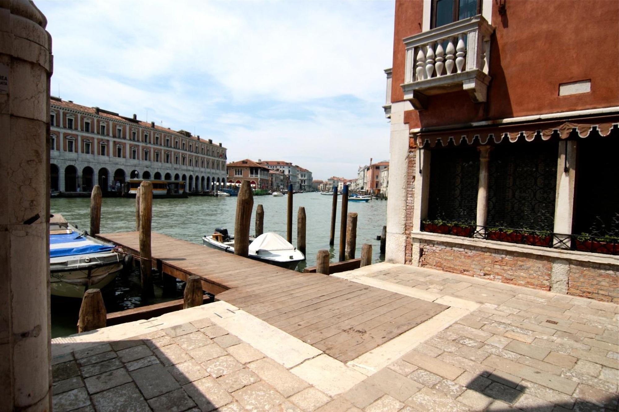 Gasthof Palazzo Lion Morosini - Check In Presso Ai Santi Apostoli