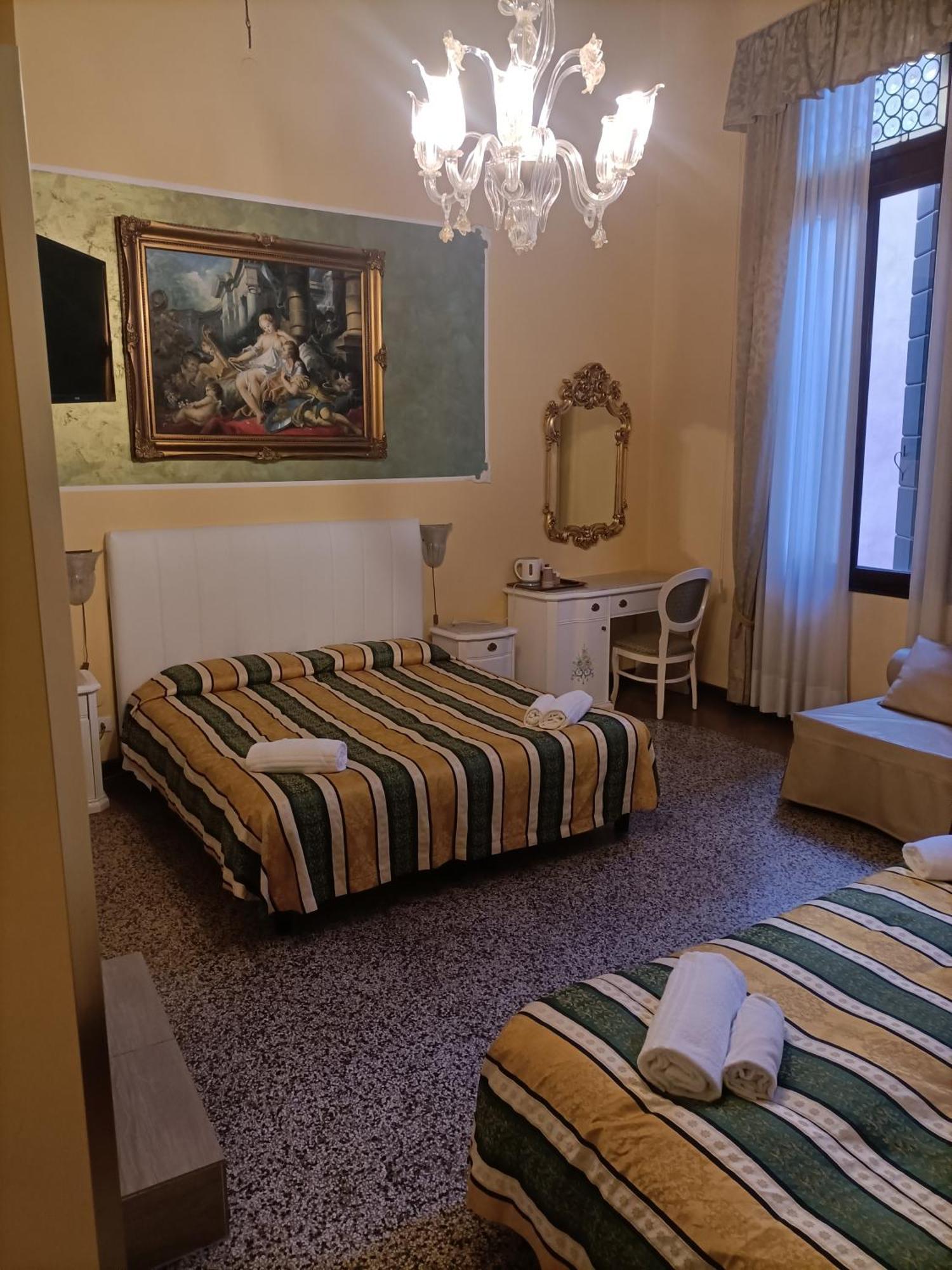 Palazzo Lion Morosini - Check In Presso Ai Santi Apostoli 3* Venedig