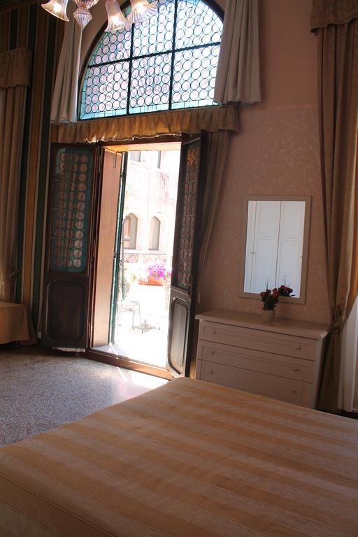 Palazzo Lion Morosini - Check In Presso Ai Santi Apostoli Gasthof Venedig
