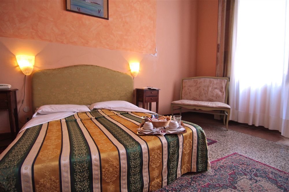 Palazzo Lion Morosini - Check In Presso Ai Santi Apostoli Venedig