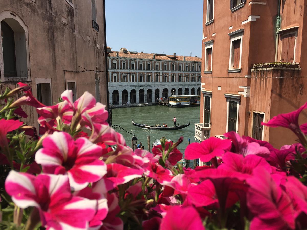 Palazzo Lion Morosini - Check In Presso Ai Santi Apostoli Gasthof 3*