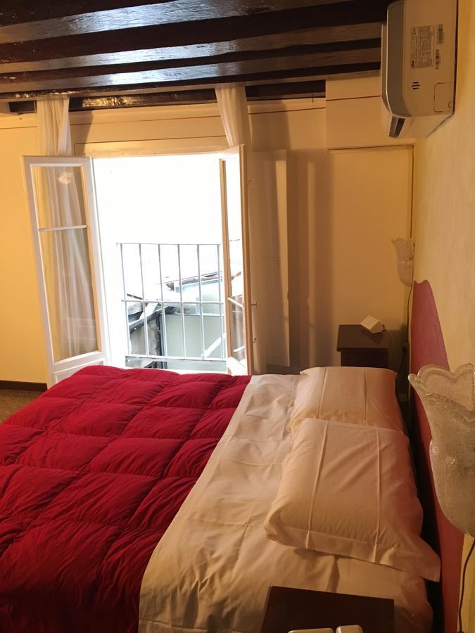 Gasthof Palazzo Lion Morosini - Check In Presso Ai Santi Apostoli 3*