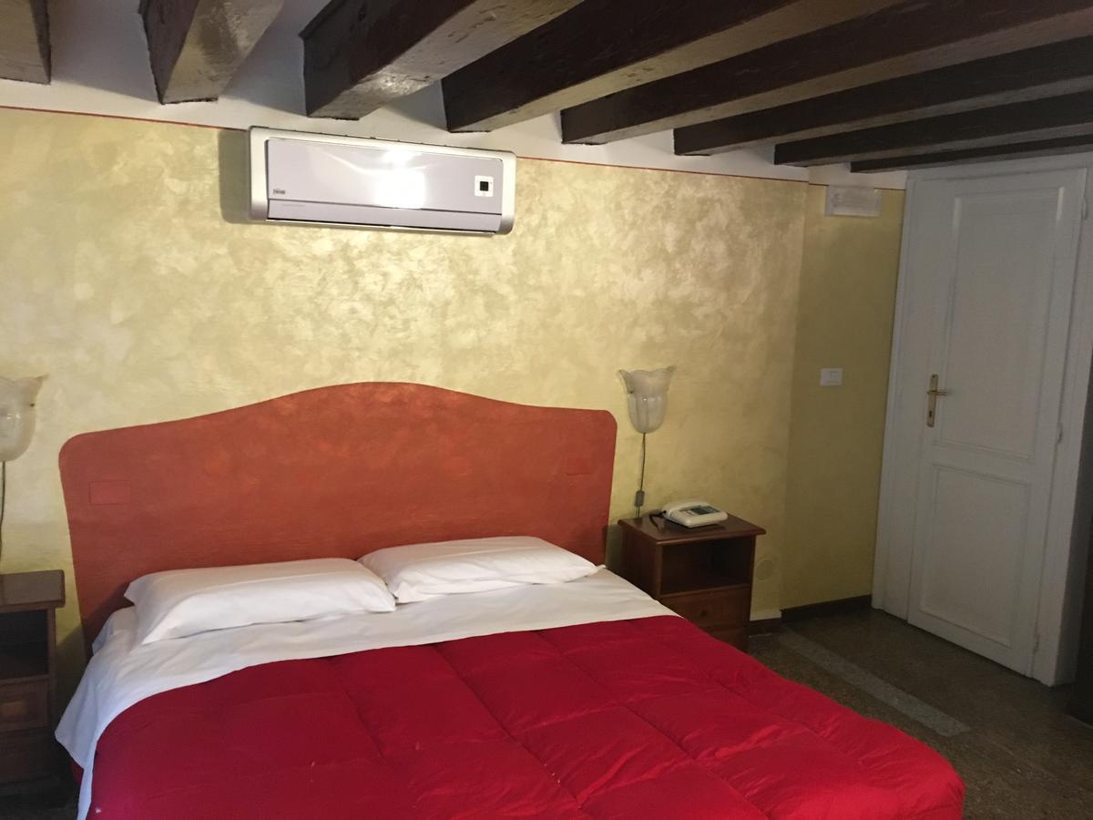 Palazzo Lion Morosini - Check In Presso Ai Santi Apostoli Gasthof Venedig