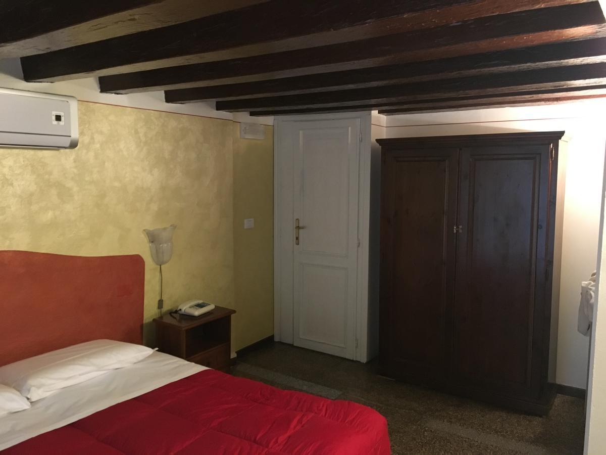Gasthof Palazzo Lion Morosini - Check In Presso Ai Santi Apostoli Venedig