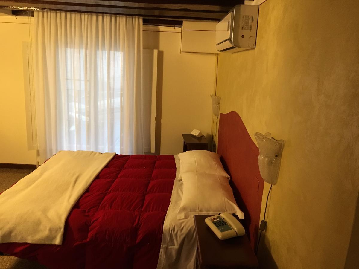 Palazzo Lion Morosini - Check In Presso Ai Santi Apostoli 3* Venedig