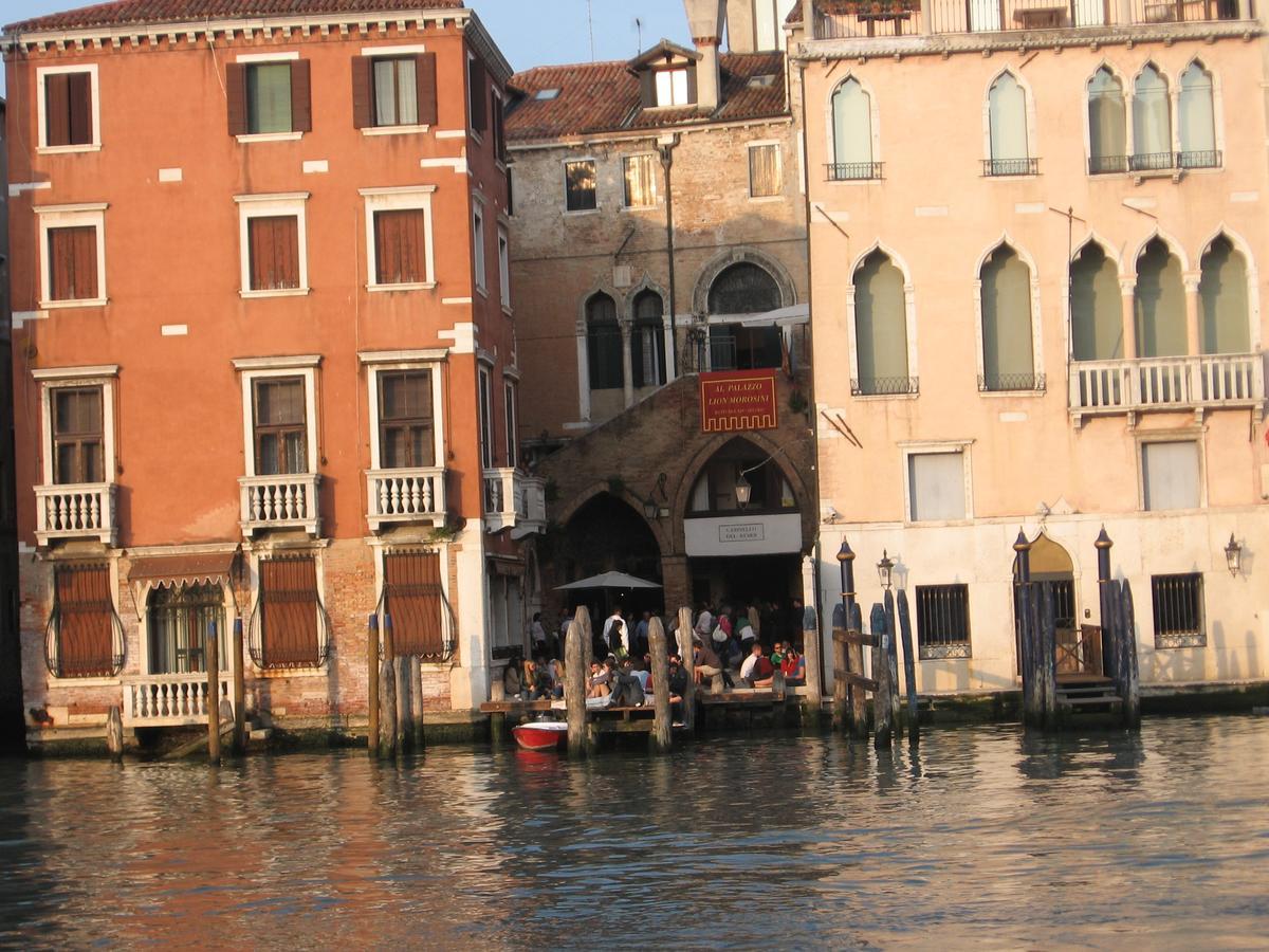 Gasthof Palazzo Lion Morosini - Check In Presso Ai Santi Apostoli 3*