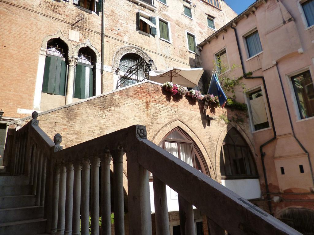 Guest house Palazzo Lion Morosini - Check In Presso Locanda Ai Santi Apostoli 3*