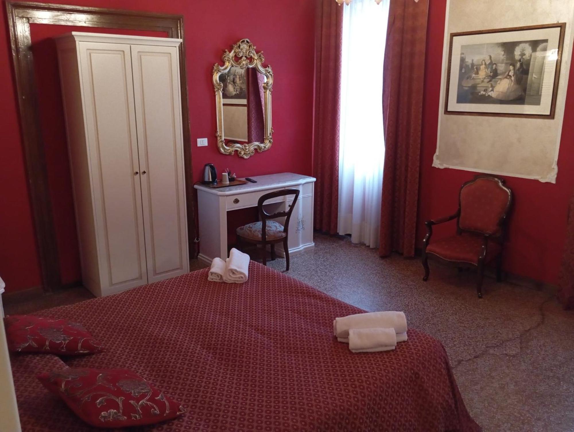 Guest house Palazzo Lion Morosini - Check In Presso Locanda Ai Santi Apostoli